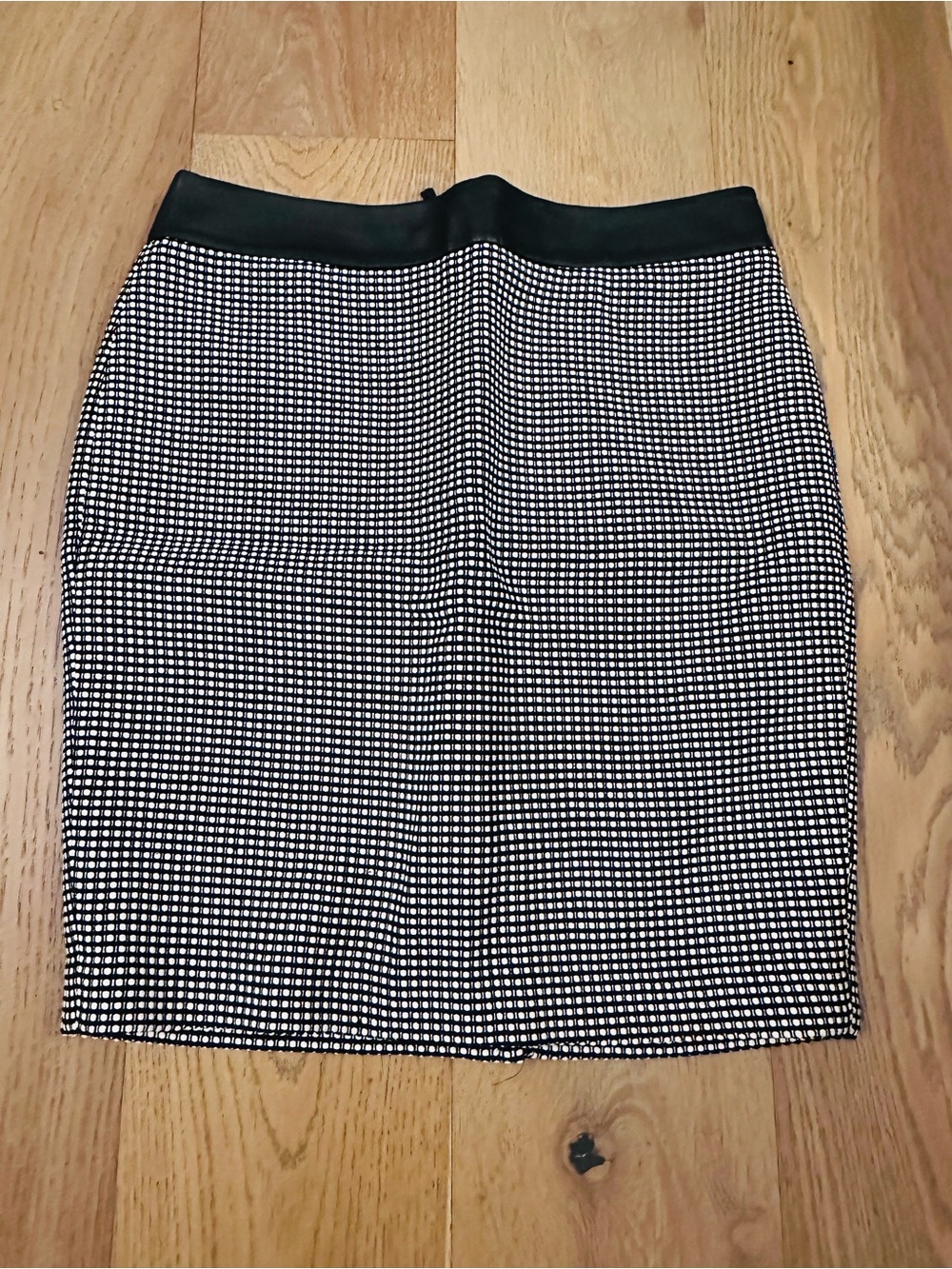 Ann Taylor Black and White Pencil Skirt, NWT, 10P